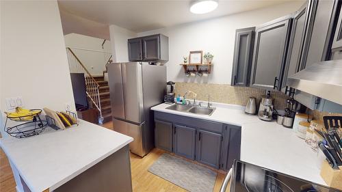 2309 7Th Street, Cranbrook, BC - Indoor Photo Showing Kitchen With Double Sink