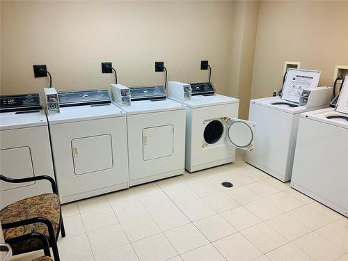 403-500 Stemwinder Drive, Kimberley, BC - Indoor Photo Showing Laundry Room