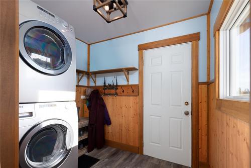 8079 Sorensen Road, Kimberley, BC - Indoor Photo Showing Laundry Room