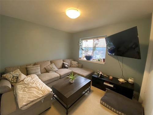 706-200 Black Forest Trail, Invermere, BC - Indoor Photo Showing Living Room