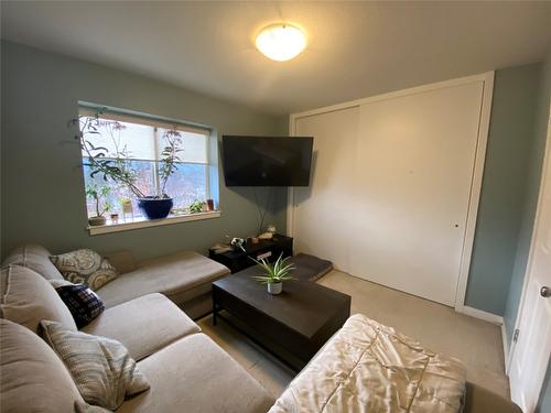 706-200 Black Forest Trail, Invermere, BC - Indoor Photo Showing Living Room