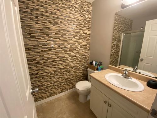 706-200 Black Forest Trail, Invermere, BC - Indoor Photo Showing Bathroom