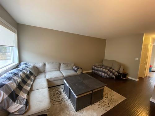 706-200 Black Forest Trail, Invermere, BC - Indoor Photo Showing Living Room