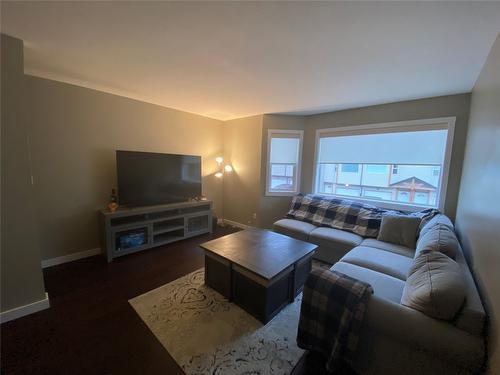 706-200 Black Forest Trail, Invermere, BC - Indoor Photo Showing Living Room