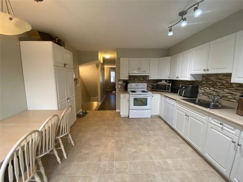 706-200 Black Forest Trail, Invermere, BC - Indoor Photo Showing Kitchen With Double Sink