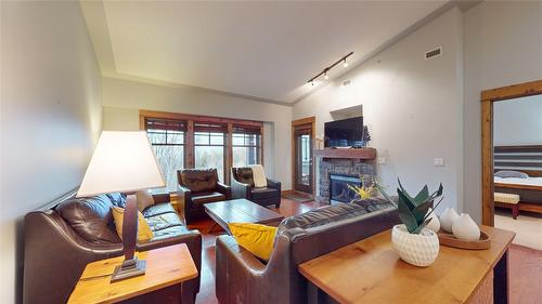 405-880 Dogwood Drive, Kimberley, BC - Indoor Photo Showing Living Room With Fireplace