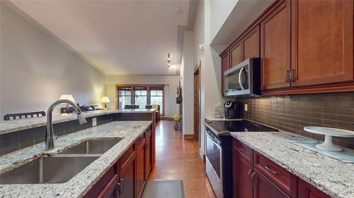 405-880 Dogwood Drive, Kimberley, BC - Indoor Photo Showing Kitchen With Double Sink