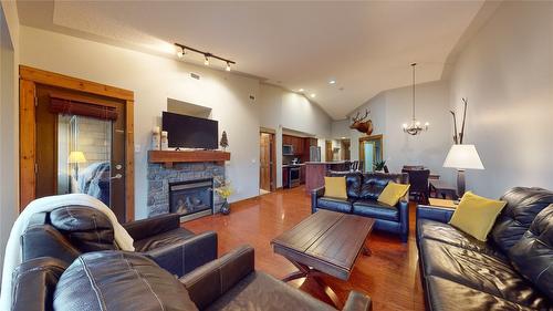 405-880 Dogwood Drive, Kimberley, BC - Indoor Photo Showing Living Room With Fireplace