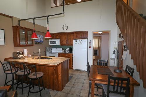 829-880 Northstar Drive, Kimberley, BC - Indoor Photo Showing Kitchen