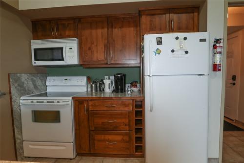 829-880 Northstar Drive, Kimberley, BC - Indoor Photo Showing Kitchen