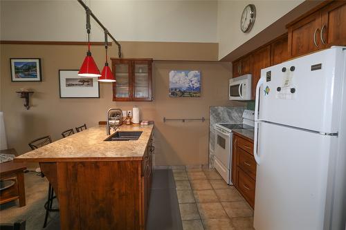 829-880 Northstar Drive, Kimberley, BC - Indoor Photo Showing Kitchen