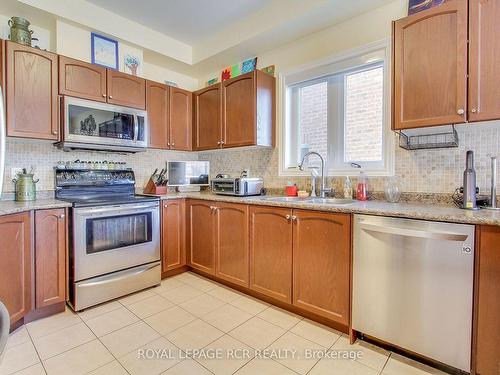 1996 Prince Crt, Innisfil, ON - Indoor Photo Showing Kitchen