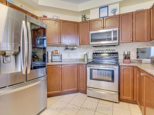 1996 Prince Crt, Innisfil, ON - Indoor Photo Showing Kitchen