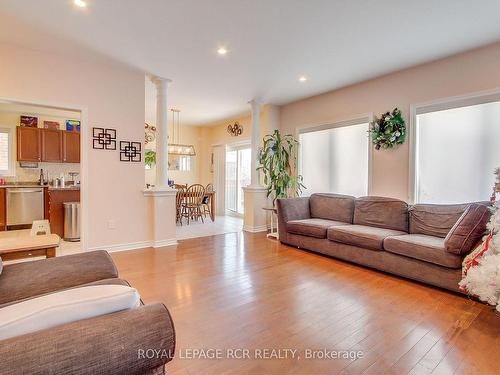 1996 Prince Crt, Innisfil, ON - Indoor Photo Showing Living Room