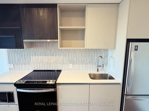 436-395 Dundas St W, Oakville, ON - Indoor Photo Showing Kitchen