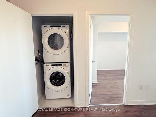 436-395 Dundas St W, Oakville, ON - Indoor Photo Showing Laundry Room