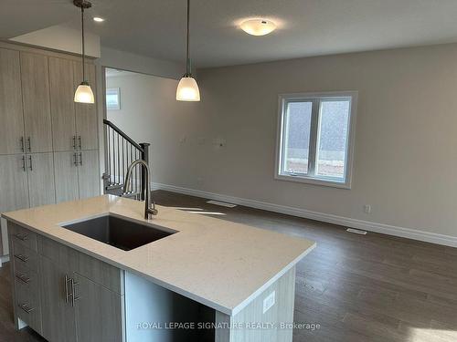 712 Wesley Blvd, Cambridge, ON - Indoor Photo Showing Kitchen