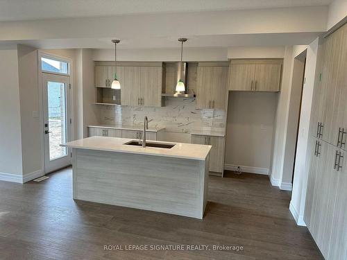 712 Wesley Blvd, Cambridge, ON - Indoor Photo Showing Kitchen With Double Sink