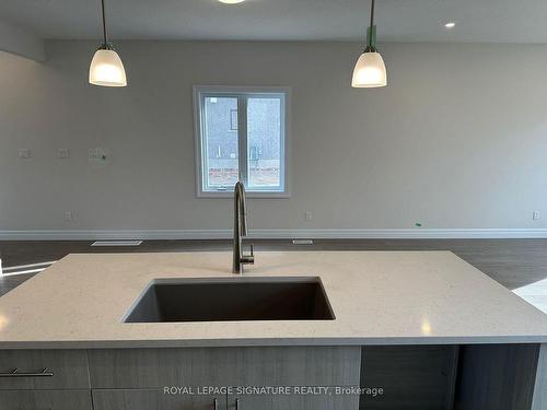 712 Wesley Blvd, Cambridge, ON - Indoor Photo Showing Kitchen