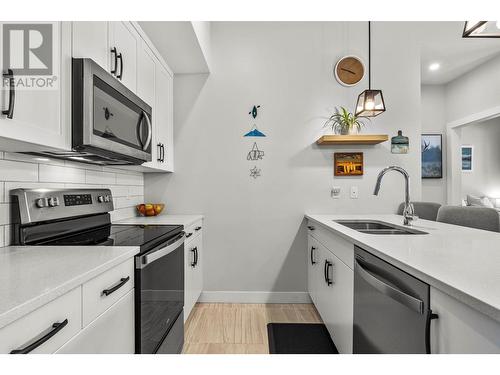 1240 Alpine Road Unit# 43, Sun Peaks, BC - Indoor Photo Showing Kitchen With Double Sink