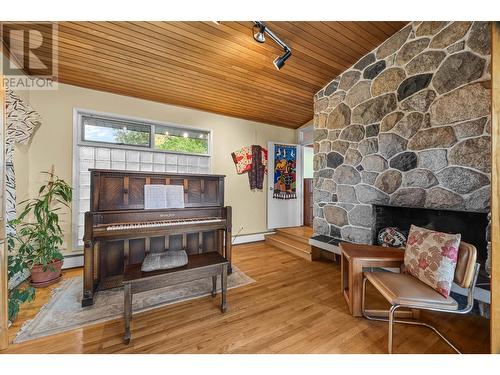 402 Strathcona Terrace, Kamloops, BC - Indoor With Fireplace