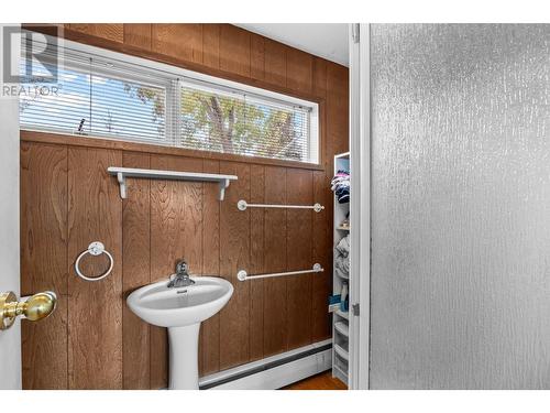 402 Strathcona Terrace, Kamloops, BC - Indoor Photo Showing Bathroom