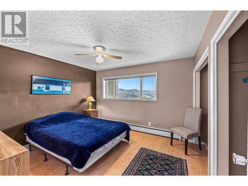 402 Strathcona Terrace, Kamloops, BC - Indoor Photo Showing Bedroom