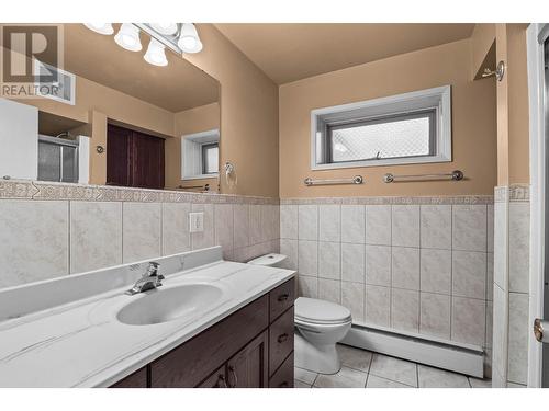 402 Strathcona Terrace, Kamloops, BC - Indoor Photo Showing Bathroom