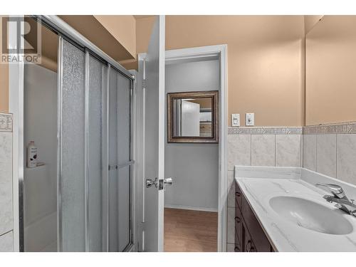 402 Strathcona Terrace, Kamloops, BC - Indoor Photo Showing Bathroom