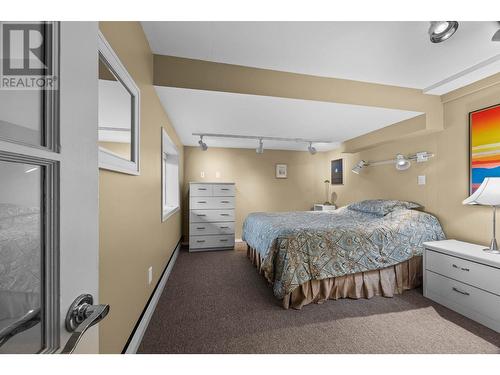 402 Strathcona Terrace, Kamloops, BC - Indoor Photo Showing Bedroom