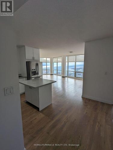 4712 - 35 Mariner Terrace, Toronto, ON - Indoor Photo Showing Kitchen