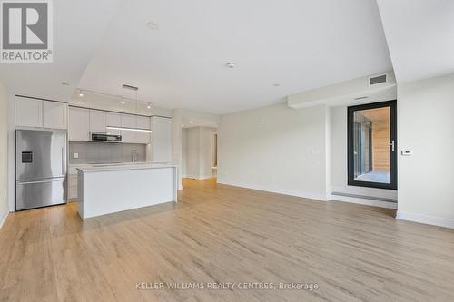 420 - 185 Dunlop Street E, Barrie, ON - Indoor Photo Showing Kitchen