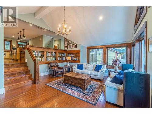 1844 Paul Lake Road, Kamloops, BC - Indoor Photo Showing Living Room