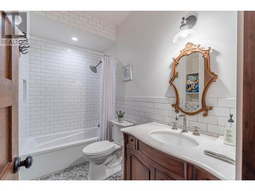 1844 Paul Lake Road, Kamloops, BC - Indoor Photo Showing Bathroom