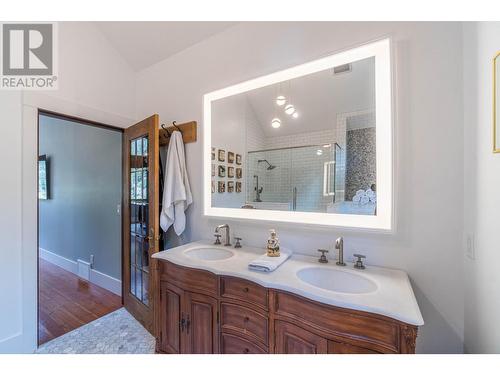 1844 Paul Lake Road, Kamloops, BC - Indoor Photo Showing Bathroom