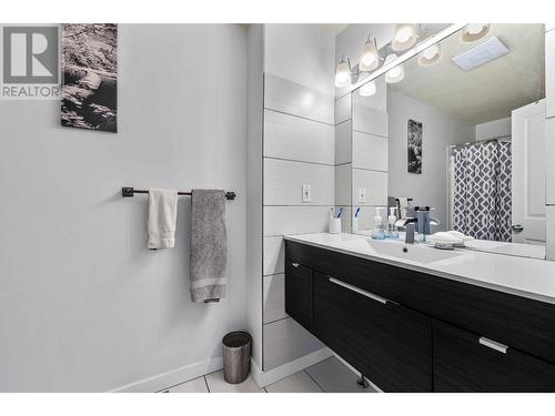 829 Dunrobin Drive, Kamloops, BC - Indoor Photo Showing Bathroom