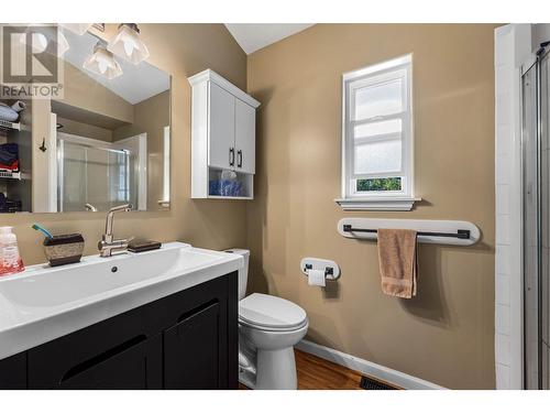 829 Dunrobin Drive, Kamloops, BC - Indoor Photo Showing Bathroom