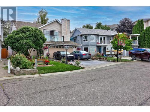 829 Dunrobin Drive, Kamloops, BC - Outdoor With Facade