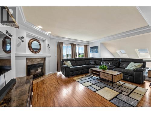 829 Dunrobin Drive, Kamloops, BC - Indoor Photo Showing Living Room With Fireplace