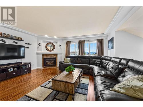 829 Dunrobin Drive, Kamloops, BC - Indoor Photo Showing Living Room With Fireplace