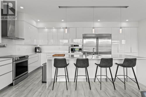 205 Rue Cheval Noir, Kamloops, BC - Indoor Photo Showing Kitchen With Upgraded Kitchen