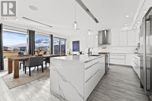 205 Rue Cheval Noir, Kamloops, BC - Indoor Photo Showing Kitchen With Upgraded Kitchen