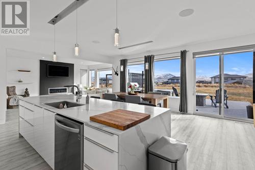 205 Rue Cheval Noir, Kamloops, BC - Indoor Photo Showing Kitchen