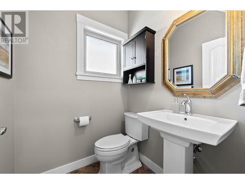 576 Nicola Street Unit# 1, Kamloops, BC - Indoor Photo Showing Bathroom