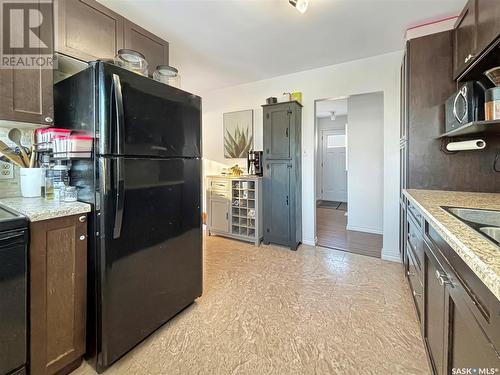 542 104Th Street, North Battleford, SK - Indoor Photo Showing Kitchen