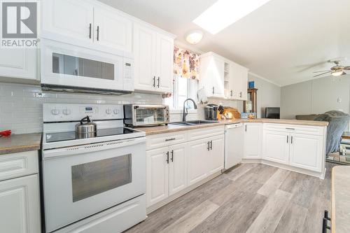 1250 Hillside Avenue Unit# 4, Chase, BC - Indoor Photo Showing Kitchen With Double Sink