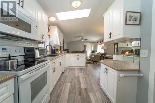 1250 Hillside Avenue Unit# 4, Chase, BC - Indoor Photo Showing Kitchen