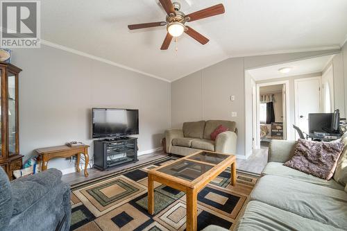 1250 Hillside Avenue Unit# 4, Chase, BC - Indoor Photo Showing Living Room