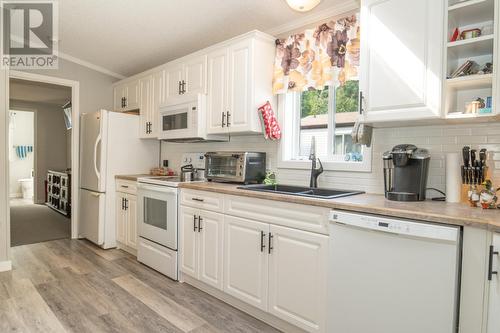 1250 Hillside Avenue Unit# 4, Chase, BC - Indoor Photo Showing Kitchen With Double Sink