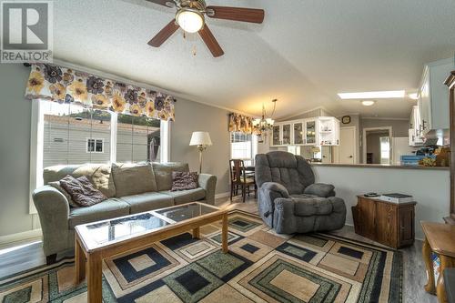 1250 Hillside Avenue Unit# 4, Chase, BC - Indoor Photo Showing Living Room